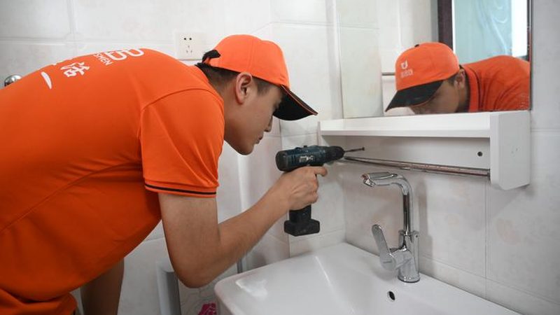 台下盆水龙头材质大揭秘：不锈钢与铜的较量